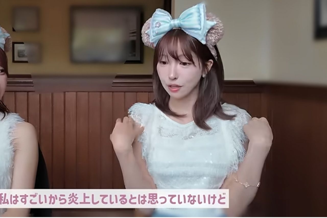 炎上した担当美容師を励ます三上悠亜（本人のYouTubeより）＊担当美容師は編集部でカット