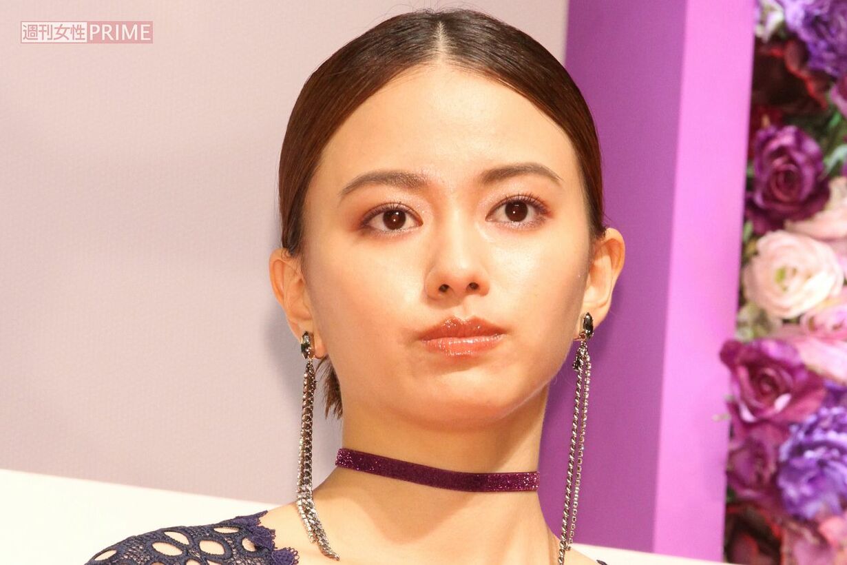 山本舞香、妊娠中の“美腹筋＆へそ出し姿”に「今何カ月?」の声… 〈X削除騒動から半年〉で夫・Hiroと見せた自然体