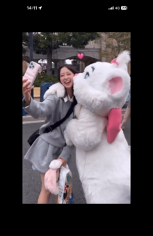 「中身おっさんかもしれん」マリーちゃんから過剰なファンサで喜ぶ堀未央奈（公式Xより）