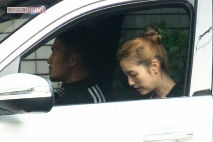 2023年11月下旬、三幸秀稔選手が運転する車の助手席に乗る木下優樹菜。元夫は車の事故を起こし自粛中も木下は関係ない様子