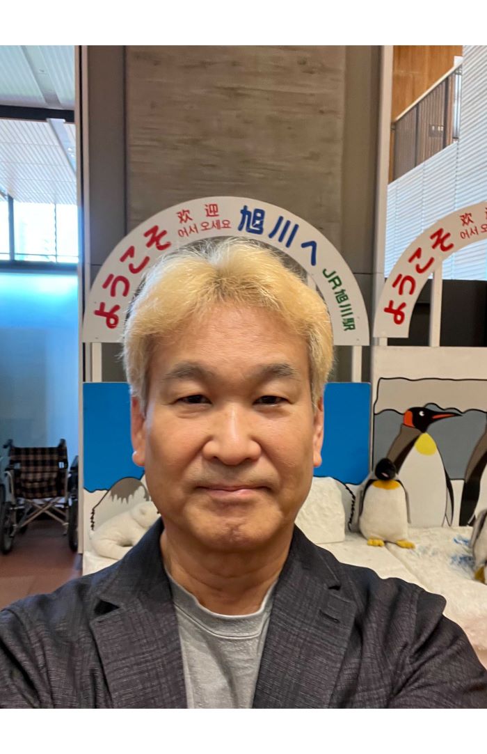 金髪になった辛坊治郎（本人公認公式Xより）