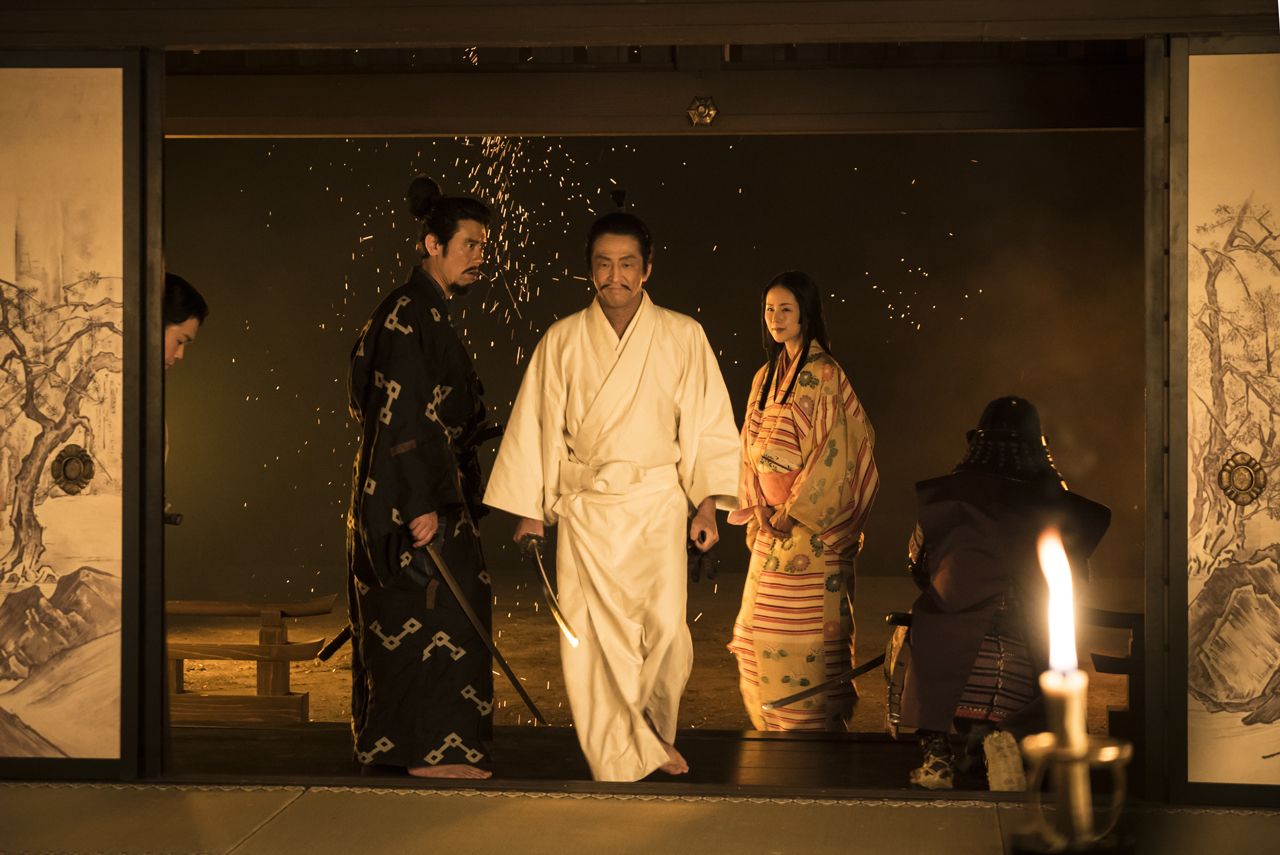 本能寺に近い寺で謀反に遭った信夫は…　(c)NHK