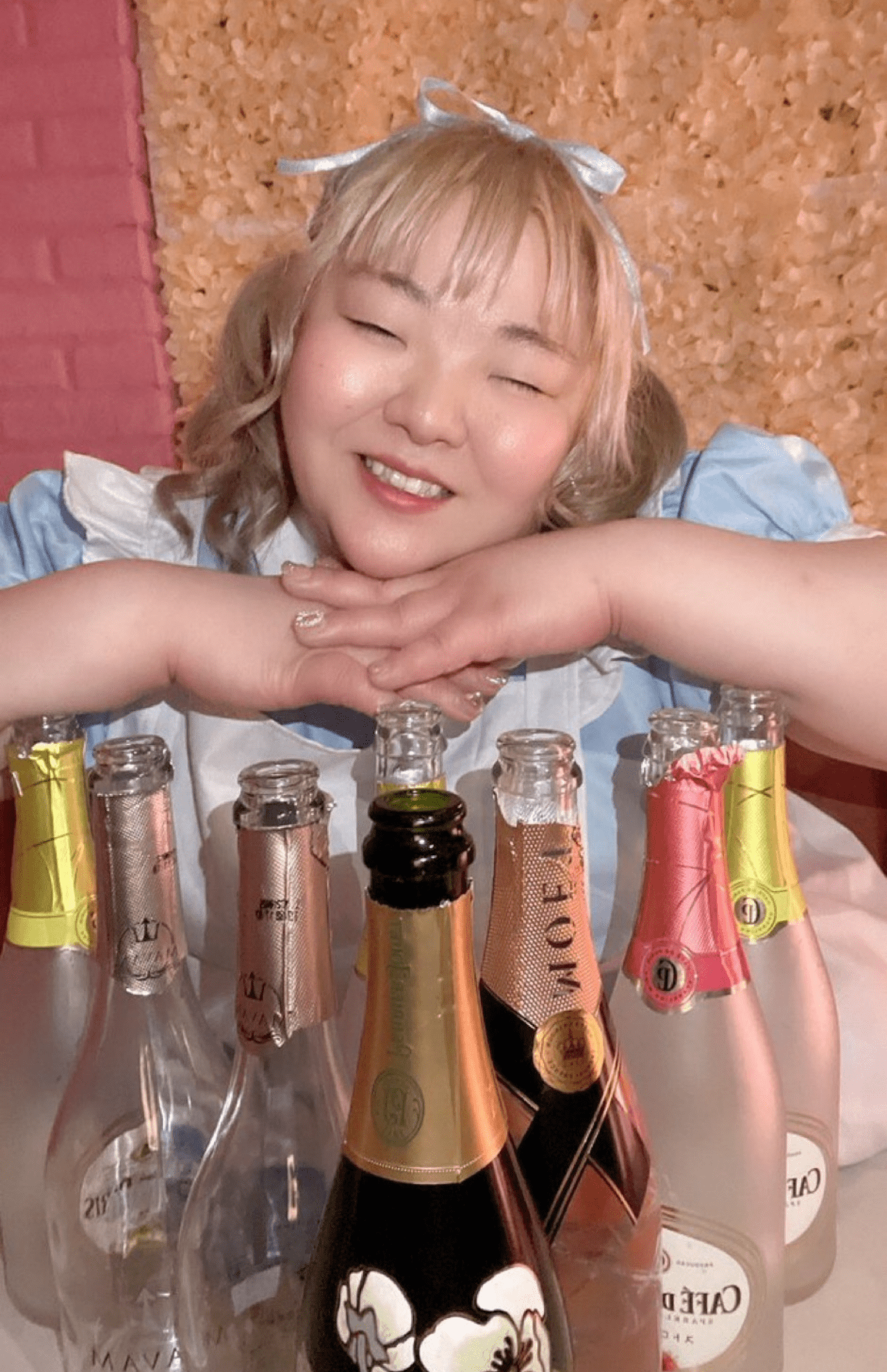 「ホス狂い」を経て、現在はYouTubeの出演やバーでの勤務をしている（「ホス狂いあおい」さんのインスタグラムより）