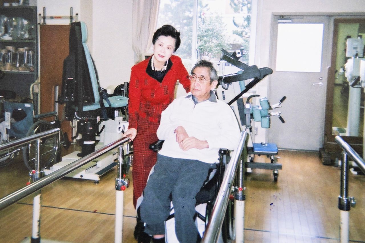 '96年に夫の大島監督が脳出血で倒れ、介護の日々が始まる