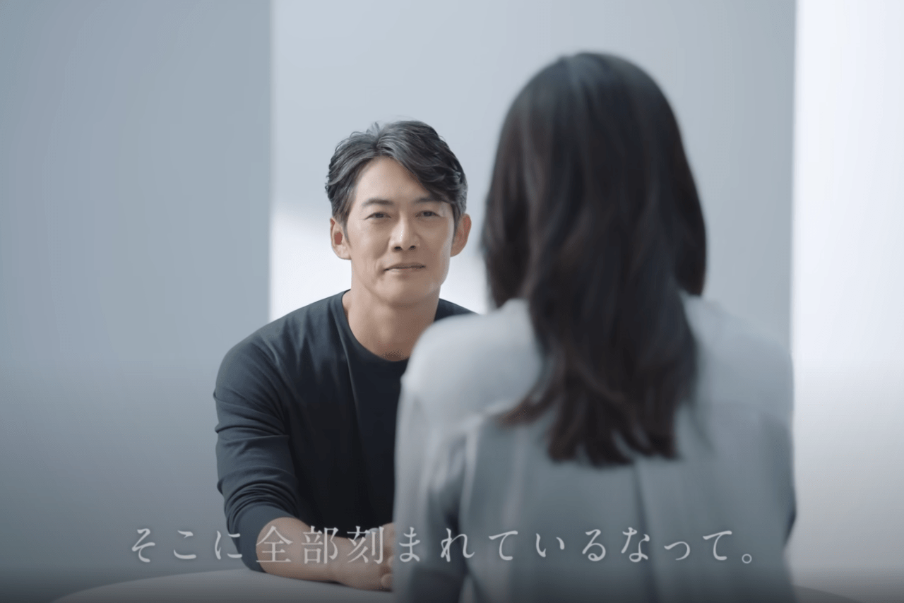 初CM共演が大きな話題となった松嶋菜々子と反町隆史（SHISEIDO 資生堂公式YouTubeより）