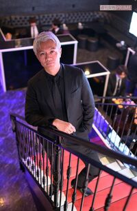 芸能界から離れても、押尾学のワイルドな魅力は健在。ホストたちの中でも存在感抜群だ