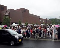 NHK『のど自慢』にSMAPが登場、出場者に聞いた意外な素顔