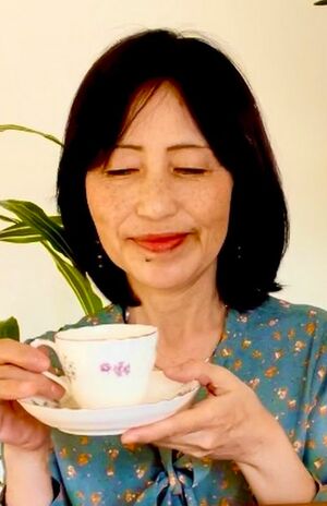 ライフさん●YouTube「60歳からの幸せライフ」で、60代のシンプルな暮らし術や、夫婦の何げない暮らしを発信。子ども2人が独立した後、夫婦2人で築26年の一軒家に暮らす。すてきなシニアライフに憧れるファンが急増中。