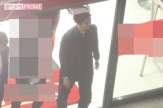 カラオケ店をあとにする長谷川博己 その２