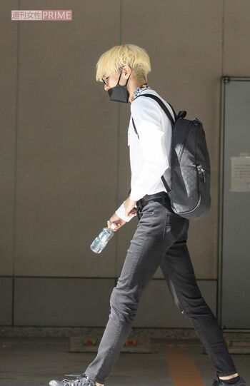 法月康平が背負っている高級感あふれるリュックは『GUCCI』のもの