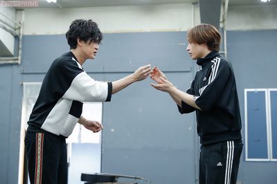 日常生活にありそうな“笑い”の演出を話し合う場面も　撮影／廣瀬靖士