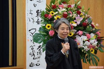 '15年、『登校拒否・不登校を考える全国合宿in山口』にて講演する希林さん