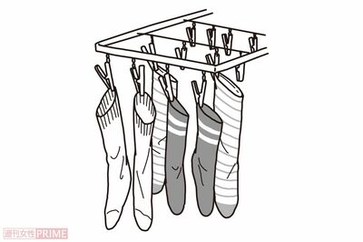 アイテム別干し方のコツ「靴下→筒状に」（イラスト／二階堂ちはる）