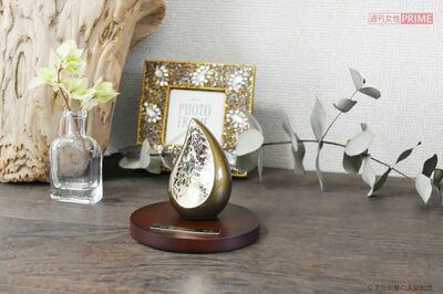 モダンなデザインの仏壇や“ミニ骨壷”も！宗教に捉われない「進化した仏具」に注目のワケ