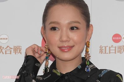 西野カナ「隣にいても気づかない」プライベート写真を公開も“大人スタイル”に驚愕、馴染みの“金髪ロング…