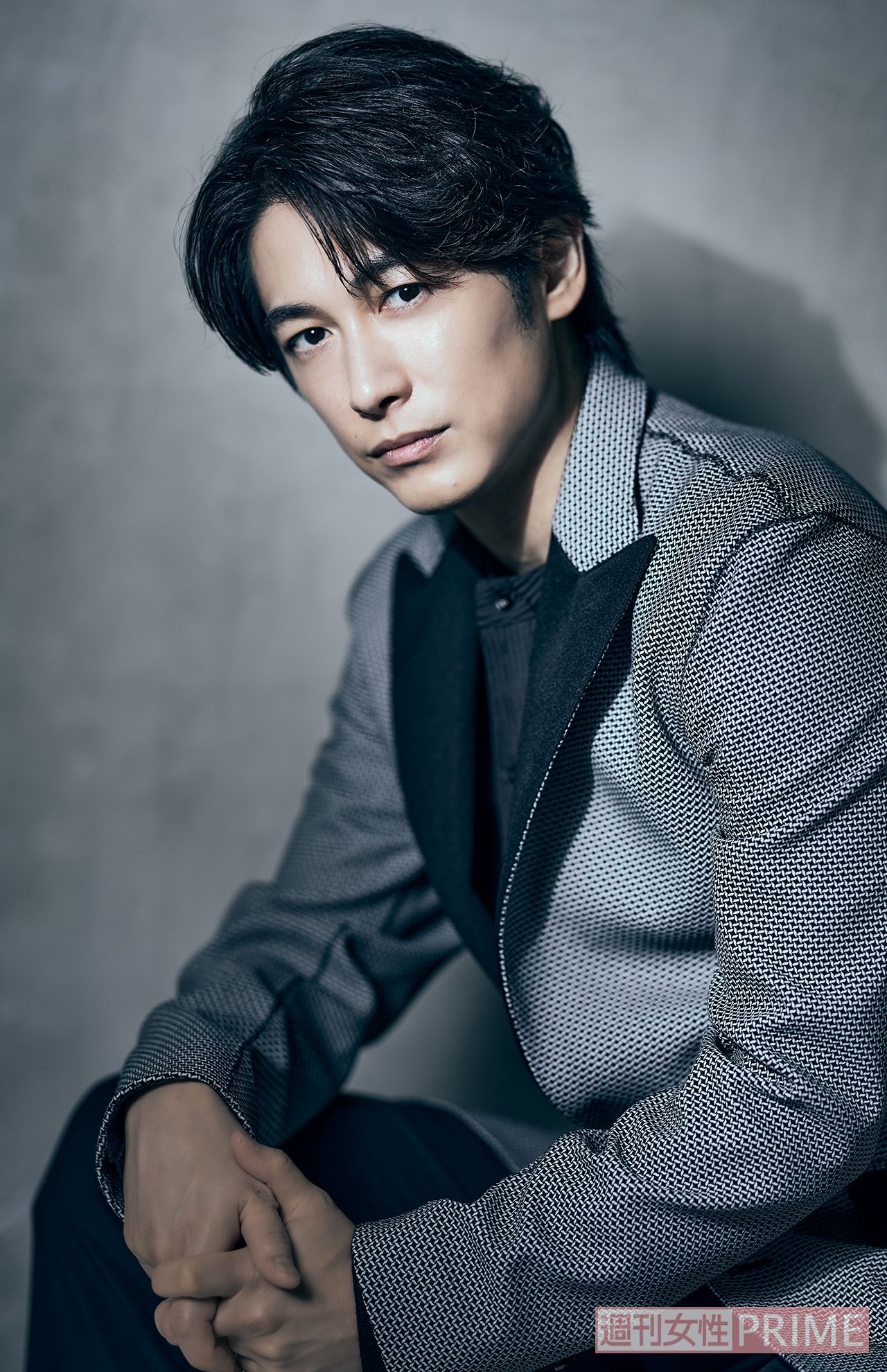 ディーン・フジオカ〈撮影／廣瀬靖士　ヘアメイク／花村枝美（MARVEE）　スタイリング／ISON KAWADA（IMPANNATORE）　衣装協力／TAE ASHIDA（jun ashida）〉