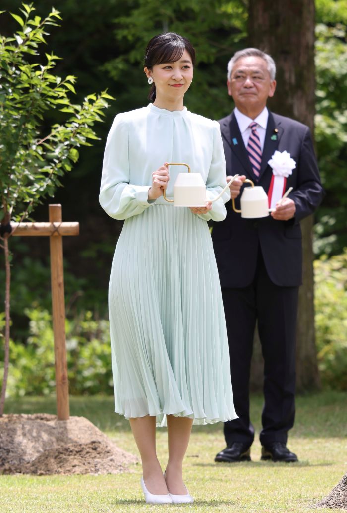 今年5月、ANAYIのワンピースを着用される佳子さま