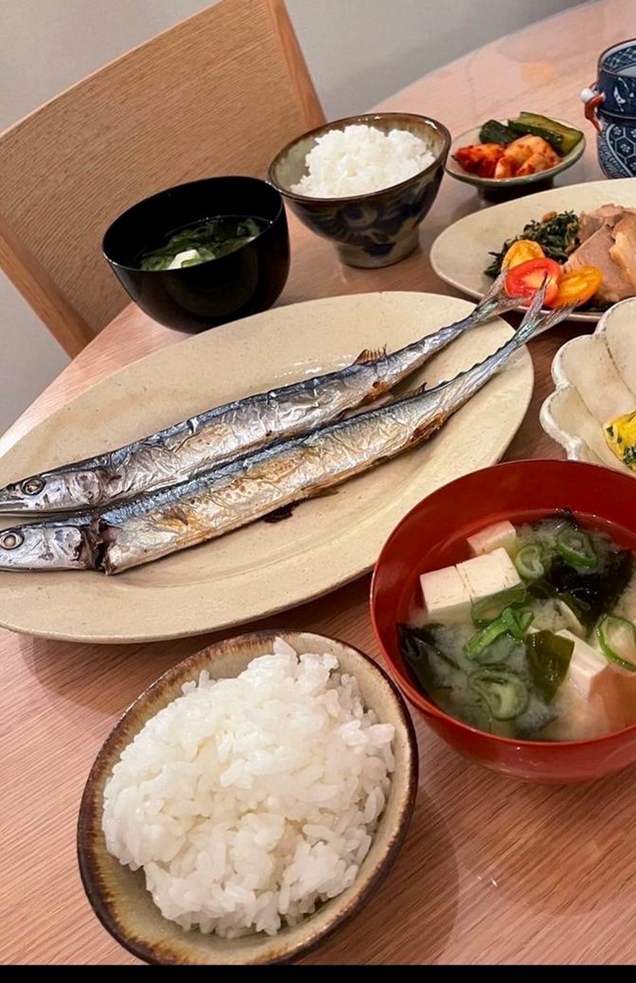秋刀魚が美味しい季節ですね!　私は骨取り係です（笑）