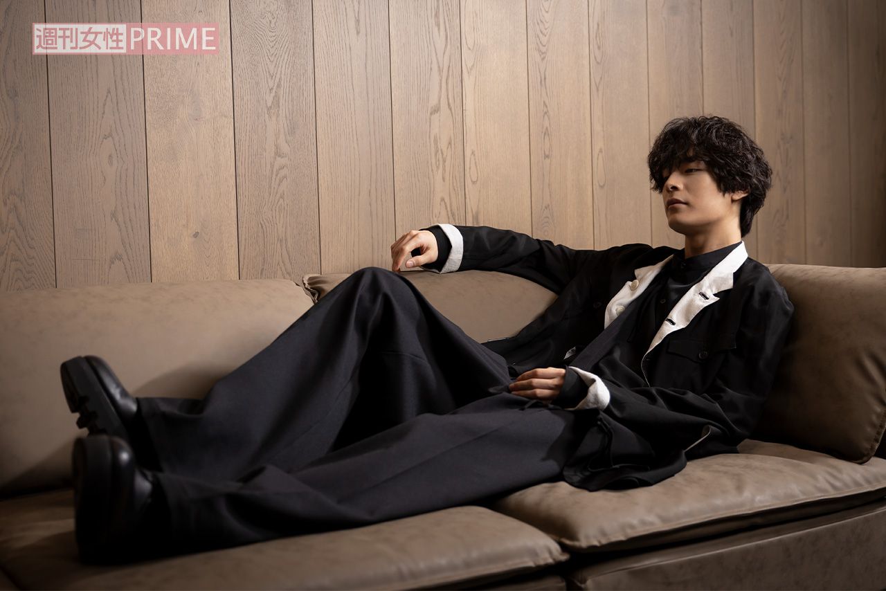 塩野瑛久　撮影／齋藤周造　ヘアメイク／草替哉夢　スタイリスト／能城匠（TRON）