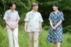 “かりゆし”を着用されたご一家。両陛下はおそろいのユリ柄シャツ、愛子さまはハイビスカス柄のワンピーススタイルを選ばれた 撮影/JMPA