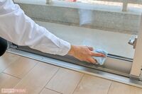 《病を招く「冬カビ」》結露、加湿器、換気不足でじわじわ発生する冬カビ、家事のスペシャリストに聞いた発…