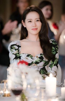 ユン・セリ役のソン・イェジン