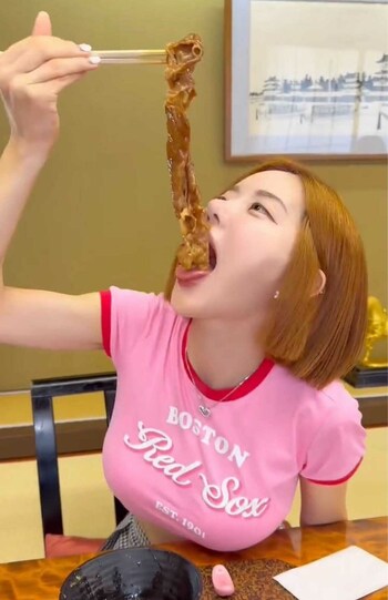 高級すき焼き店での食事の様子が「下品すぎる」と炎上したDJ SODA（本人のXより）