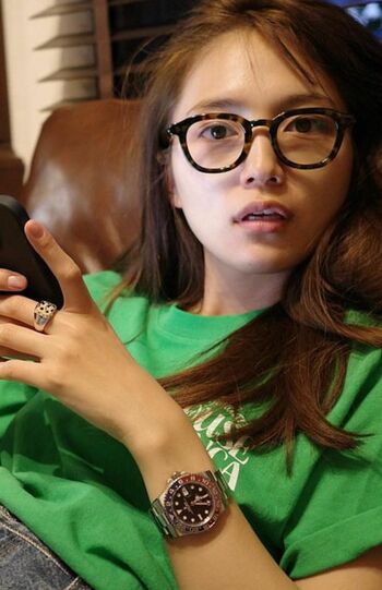 インスタグラムにロレックスを着用した写真を上げて話題になった川口春奈（本人インスタグラムより）