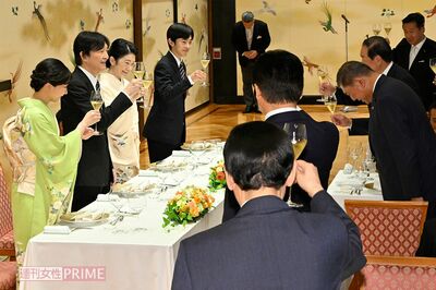 2025年9月10日、石破首相も出席した、悠仁さまの成年を祝う昼食会での乾杯の様子