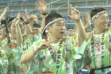 大雨の中、徳島市の阿波おどりに参加した宮迫博之（ツイッターより）