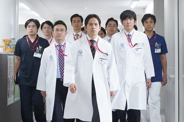 総回診のシーン　(c)テレビ朝日