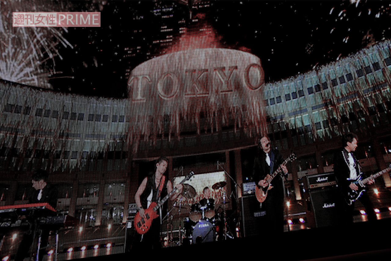 2016年のNHK紅白で、都庁前から中継で歌ったTOKIOの5人