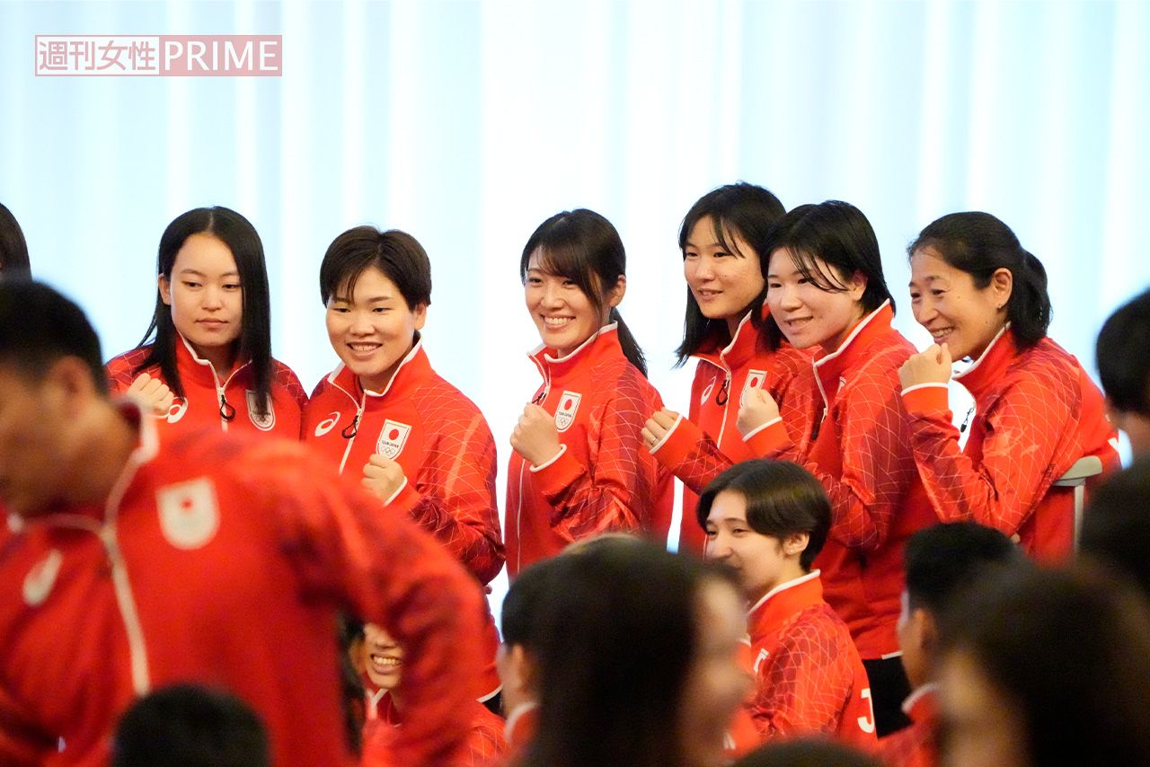 2026年8月、「愛知・名古屋アジア大会」結団式の休憩中、リラックスした表情を見せる日本代表選手たち
