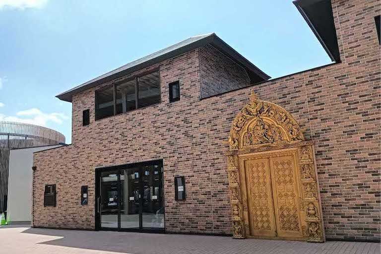 大阪・関西万博のネパール館。外装は立派だが……（Xより）