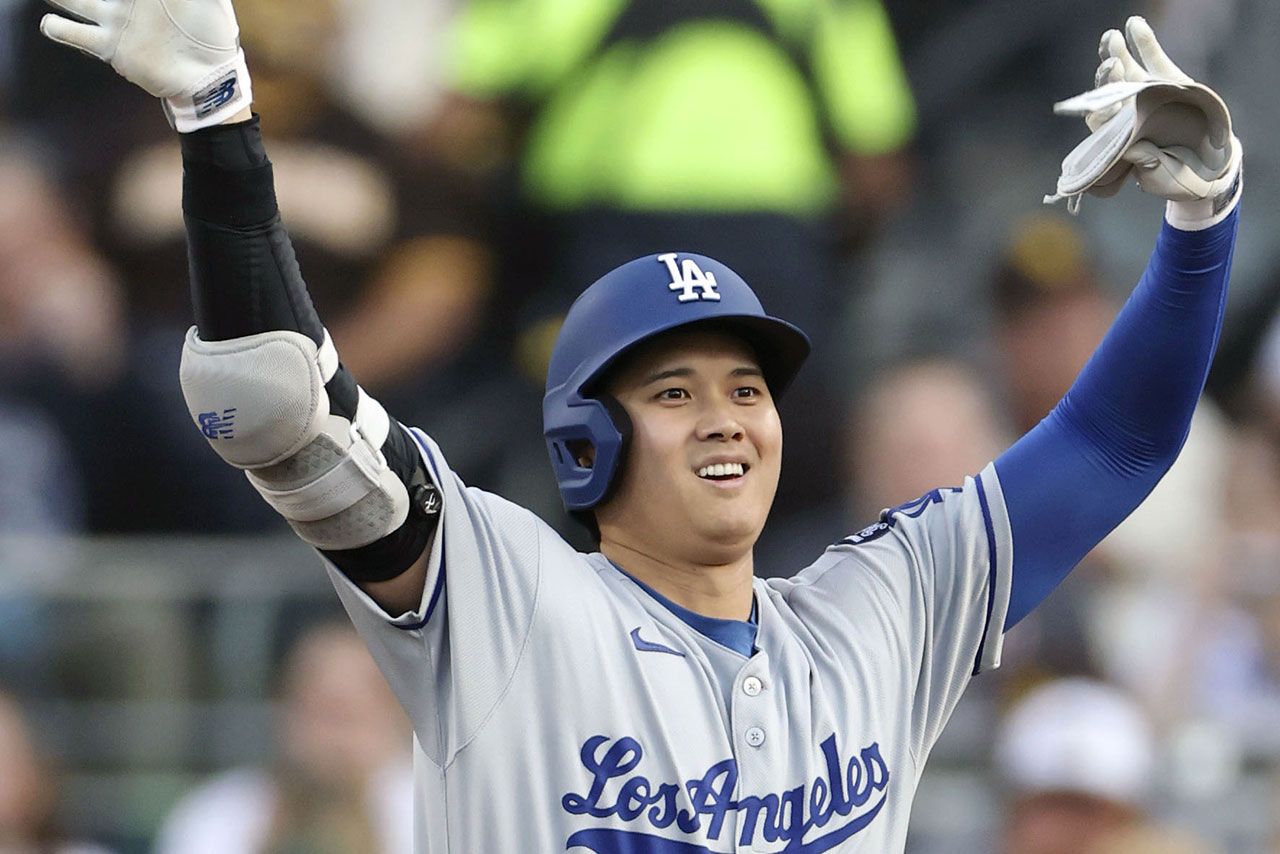 日本時間2025年6月10日、パドレス戦で2塁打を放った後の大谷翔平（共同通信）