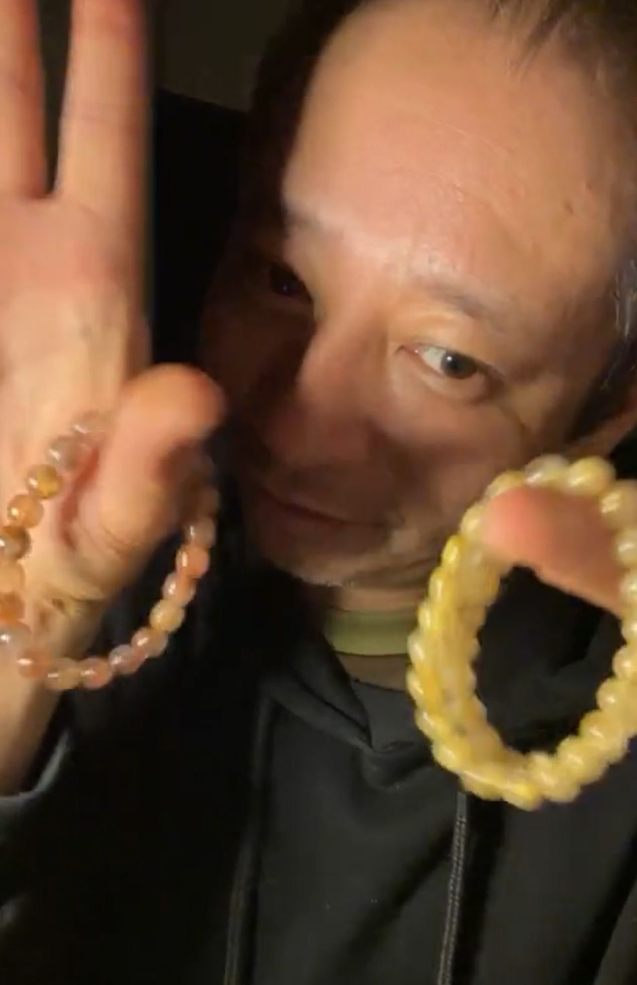 インスタライブでパワーストーンを販売するいしだ壱成