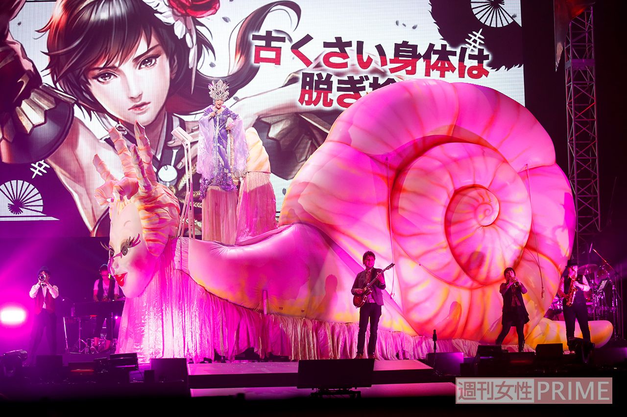 2015年、派手な衣装でニコニコ超パーティーを盛り上げた　提供：ニコニコ