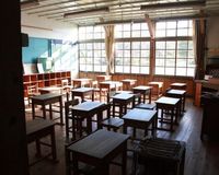 プールの更衣室も 児童を盗撮で逮捕の僧侶兼小学校教師