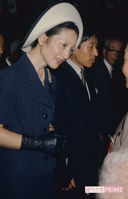 '75年7月、初の沖縄訪問。沖縄国際海洋博覧会へのご参加とともに、沖縄戦遺族と交流