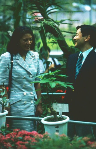 当時皇太子の天皇陛下と笑い合う。「何かいいことが起こるのでは」（陛下）