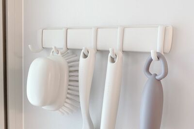 【浮かせマニアの収納テク】梅雨時季必読!お風呂場・キッチン・洗面所の“つるす”収納でカビ・ぬめりから…