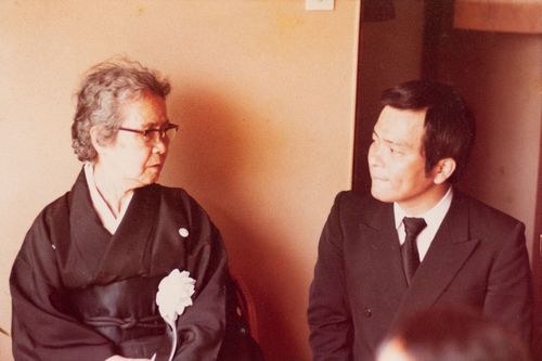 父の葬式時の写真。76歳まで生きた母の教えは今も胸に刻まれている