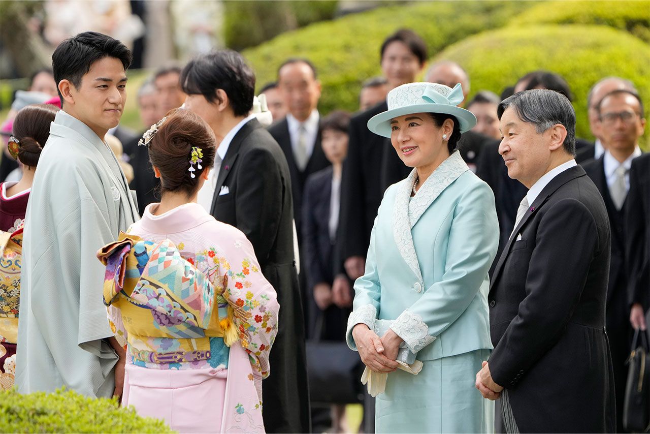 4月17日の園遊会では、りくりゅうペアとは７分ほど話された天皇皇后両陛下
