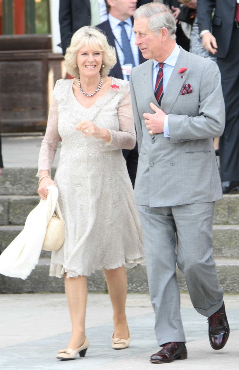 2008年に来日し、奈良の東大寺を訪れたチャールズ国王とカミラ王妃