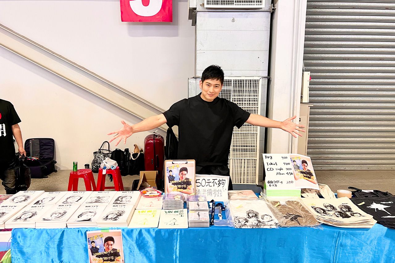 書籍『仮面ライダーのなり方』を始めとした物販もおこなった松田悟志