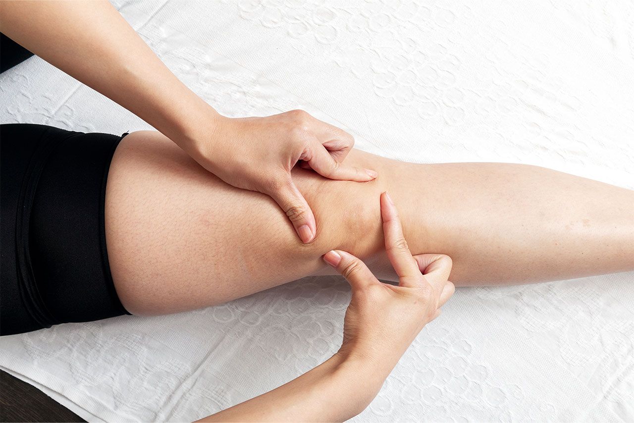 ⑥④同様に左下から右上の斜め方向に10秒間揺らす。