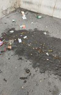 取材に協力してくれたパリ在住の女性は、「私の住んでいるアパルトメントの前にバー兼たばこ屋（フランス語ではTABACタバック）があるのですが、そこのお客さんのマナーがものすごく悪い」