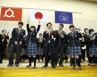 小泉進次郎も感涙エール、福島県立ふたば未来学園高の入学式に密着