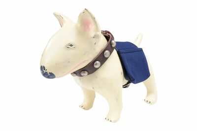 ウッドカービングブルテリア(Female:お母さん)アンティークホワイト。オリジナルの木彫りの置物。手作りゆえの少量生産で人気。