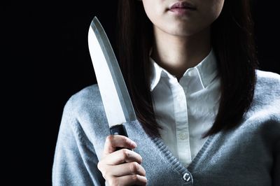 《男女のリアル》嫉妬に狂った20代の彼氏の首を刺した、40代彼女の弁解